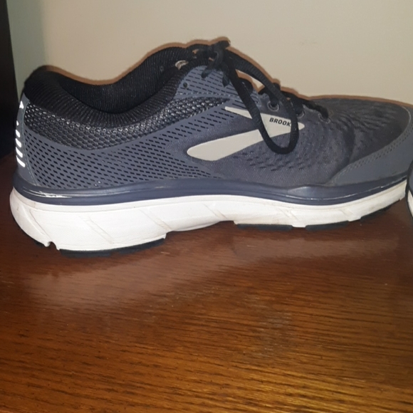 Brooks Dyad Shoes - Picture 7 of 8